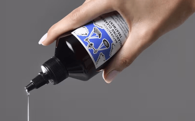 Greasy hair: causes and remedies